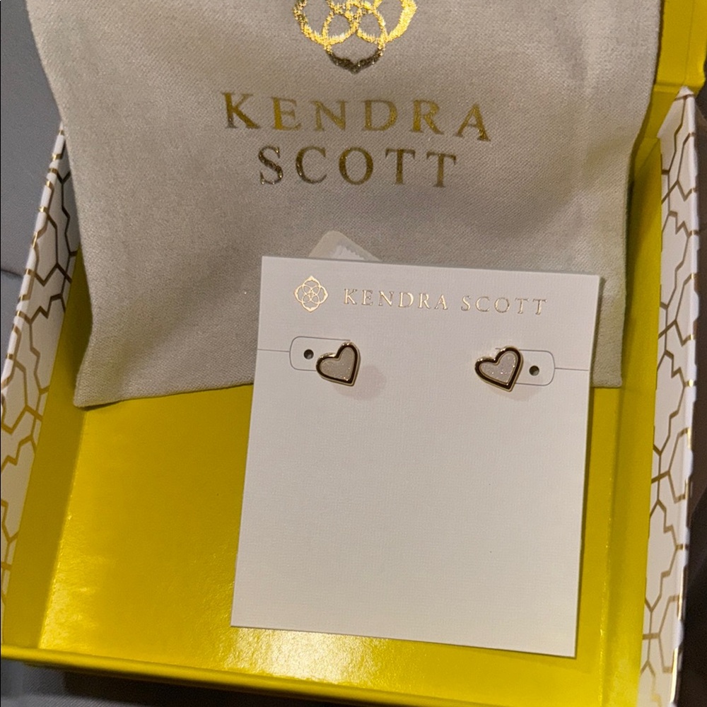 Kendra Scott Gold Heart Earrings